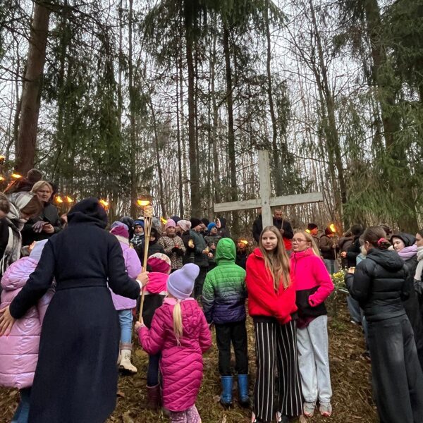 Brīvības cīnītājus godinot...