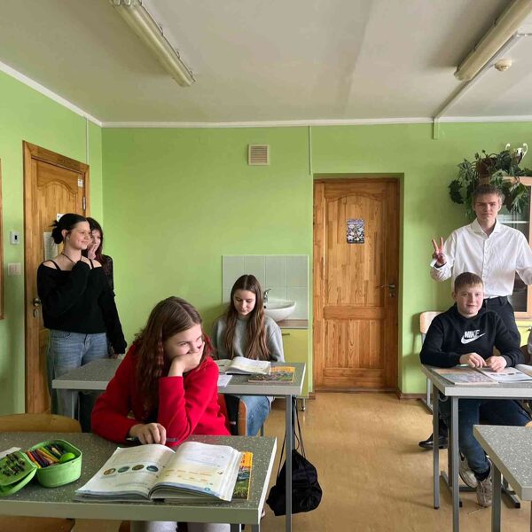 Par svētku un atceres dienām