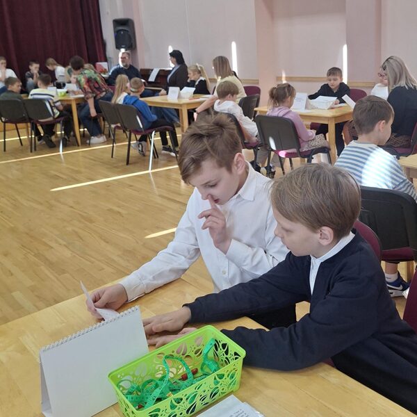 “Pasaku detektīvi” veiksmīgi startē novada 2.klašu konkursā