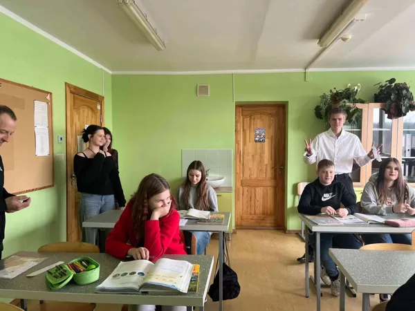 Par svētku un atceres dienām