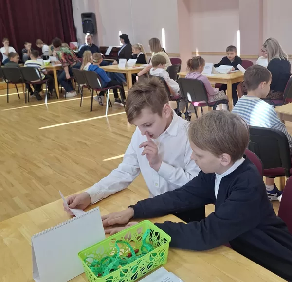 “Pasaku detektīvi” veiksmīgi startē novada 2.klašu konkursā